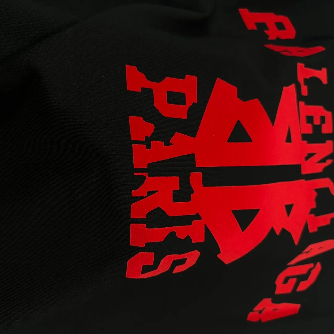BALENCI*GA 2025 New Arrival T Classic Red B T Same Style ：Black White Size： S （90-130 ） M （120-150 ） L （140-165 ） XL （160-180 ） XXL （180-210 ）